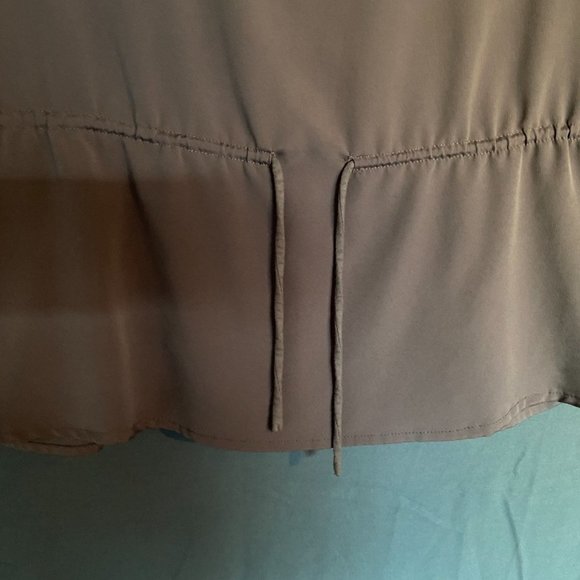 GU Elle 𝅺Sz-M Primrose Top Sequin 🌸🌸🌸Design Neckline-Some Random Missing? - Picture 5 of 7